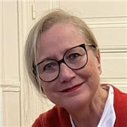 En tant que coach en développement personnel, j’accompagne les élèves dans la définition de leur projet d’avenir, travaille avec eux les mécanismes de la motivation et de la confiance, leur enseigne les bases d’une communication efficace et constructive.